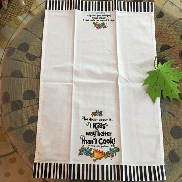 LAST CHANCE!  FUN "Kiss & Cook" Kitchen Towel - Picture 1 of 4